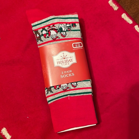 Holiday Socks 🎄 NEW 🎅🏻 - Picture 1 of 3